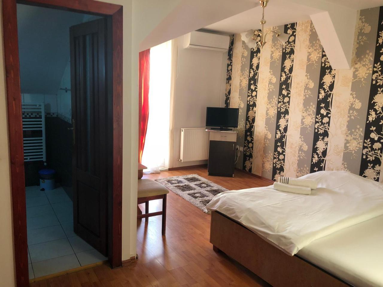 Pension Rozeclas Oradea Exterior foto